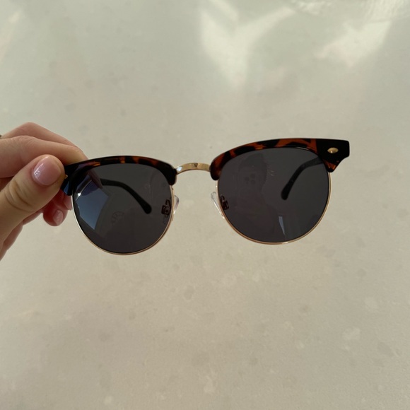 Brown and Black Club Master Sunglasses - Picture 2 of 2